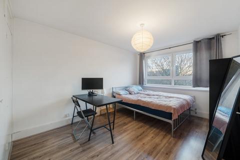 11 Carnoustie Drive, London, N1 0DS