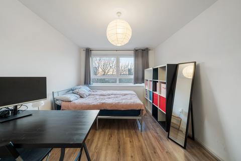11 Carnoustie Drive, London, N1 0DS