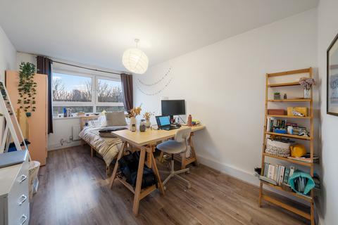11 Carnoustie Drive, London, N1 0DS
