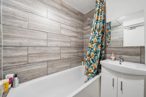 11 Carnoustie Drive, London, N1 0DS