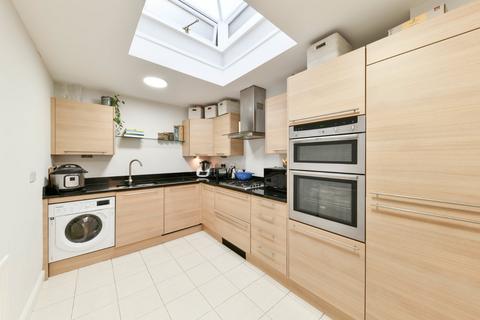 3 bedroom end of terrace house for sale, Onslow Mews West, London