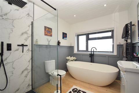 23 Endcliff Crescent, Scarborough, YO12 6HZ