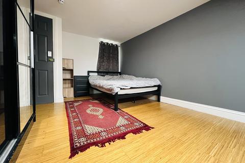 undefined, Park Avenue, Barking IG11