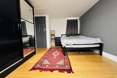 undefined, Park Avenue, Barking IG11