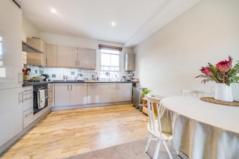 2 bedroom apartment to rent, Burntwood Lane London SW17