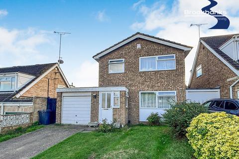 3 bedroom semi-detached house to rent, Cranleigh Drive, Swanley, BR8