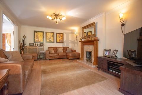 5 bedroom detached house for sale, Edgeley Close, Heathley Park