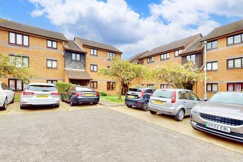 2 bedroom flat to rent, Capstan Close, Chadwell Heath, RM6