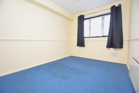 2 bedroom flat to rent, Capstan Close, Chadwell Heath, RM6