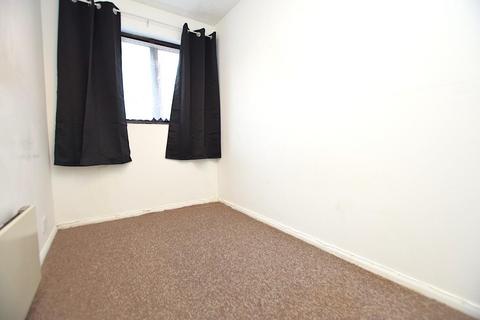 2 bedroom flat to rent, Capstan Close, Chadwell Heath, RM6