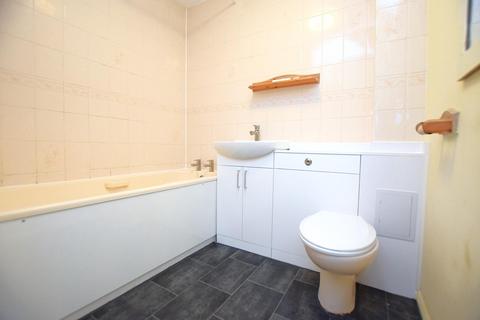 2 bedroom flat to rent, Capstan Close, Chadwell Heath, RM6