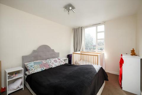 2 bedroom flat for sale, Sycamore Walk, Queens Park, W10