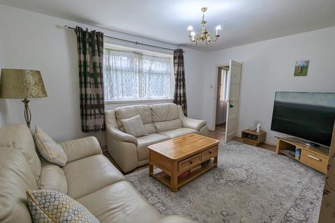 3 bedroom semi-detached house for sale, Tynwald Drive, Leeds LS17