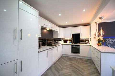 28 Dale Crescent, Irvine, KA12 0RX