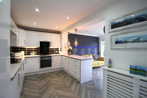 28 Dale Crescent, Irvine, KA12 0RX