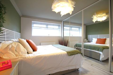 28 Dale Crescent, Irvine, KA12 0RX