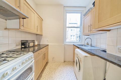 1 bedroom flat to rent, Lurline Gardens London SW11