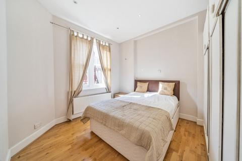 1 bedroom flat to rent, Lurline Gardens London SW11