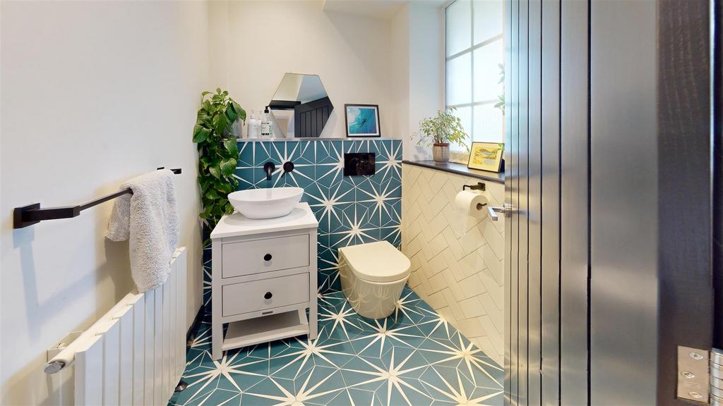 KXTk RKLic QE-Bathroom.jpg