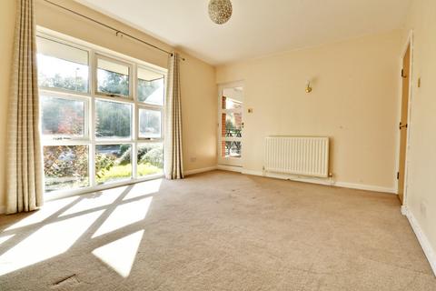 2 bedroom apartment to rent, The Knoll, Bromley BR2