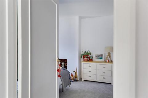 24 Rectory Gardens, Worthing, BN14 7TE