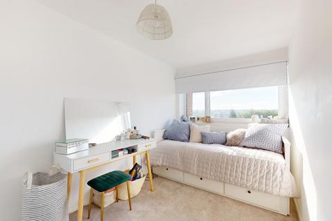 59 Glen View, Gravesend, DA12 1LP