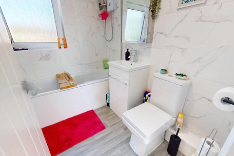 59 Glen View, Gravesend, DA12 1LP