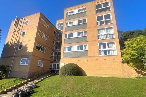 59 Glen View, Gravesend, DA12 1LP