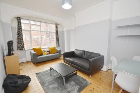 4 bedroom terraced house to rent, Kedleston Avenue, Manchester M14