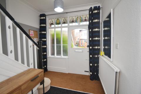 4 bedroom terraced house to rent, Kedleston Avenue, Manchester M14
