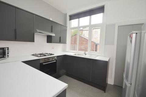4 bedroom terraced house to rent, Kedleston Avenue, Manchester M14
