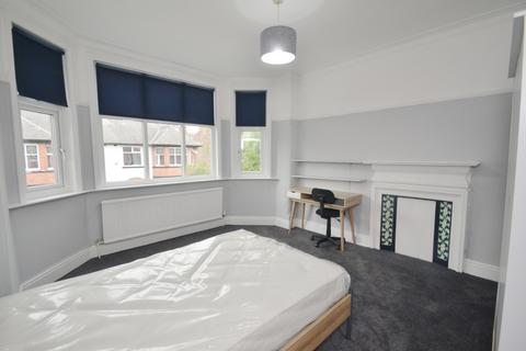 4 bedroom terraced house to rent, Kedleston Avenue, Manchester M14