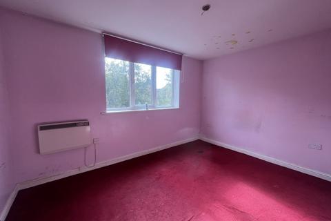 2 bedroom flat for sale, Signal Drive, Manchester, M40 8BE