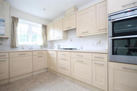 3 bedroom terraced house for sale, SPRINGVALE CLOSE, GREAT BOOKHAM, KT23