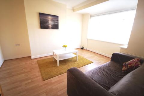 2 bedroom flat to rent, Kelvin Place, Forest Hall, NE12