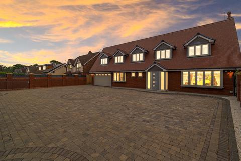 5 bedroom detached house for sale, Kings Road Calf Heath Wolverhampton, West Midlands, WV10 7DU
