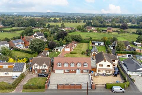 5 bedroom detached house for sale, Kings Road Calf Heath Wolverhampton, West Midlands, WV10 7DU