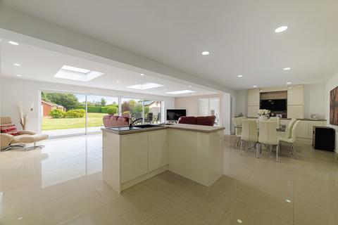 5 bedroom detached house for sale, Kings Road Calf Heath Wolverhampton, West Midlands, WV10 7DU