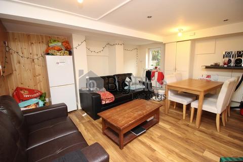 4 bedroom terraced house to rent, 18 Royal Park Avenue, Hyde Park, Leeds LS6