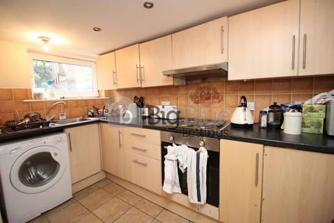 4 bedroom terraced house to rent, 18 Royal Park Avenue, Hyde Park, Leeds LS6