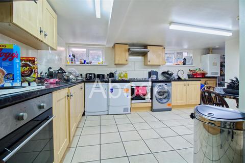 9 bedroom house to rent, St Michael Villas, Headingley, Leeds
