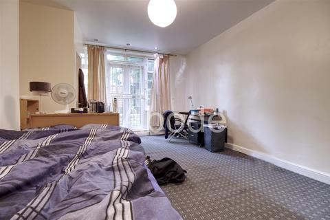 9 bedroom house to rent, St Michael Villas, Headingley, Leeds