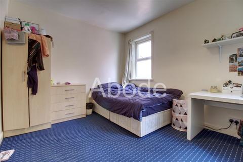9 bedroom house to rent, St Michael Villas, Headingley, Leeds