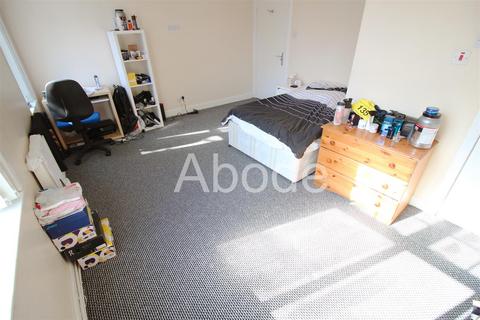 9 bedroom house to rent, St Michaels Villas, Headingley, Leeds