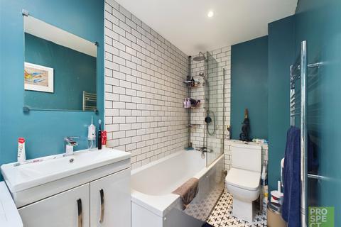 undefined, Bath Road, Reading, Berkshire, RG30