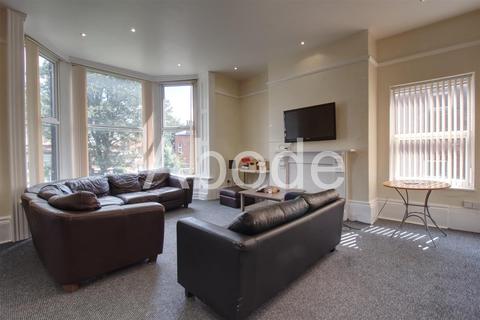 8 bedroom house to rent, Cardigan Road, Headingley, Leeds