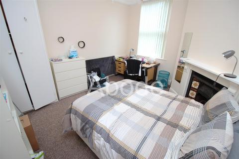 9 bedroom house to rent, Regent Park Terrace, Hyde Park, Leeds