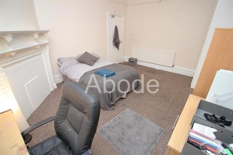 9 bedroom house to rent, Regent Park Terrace, Hyde Park, Leeds