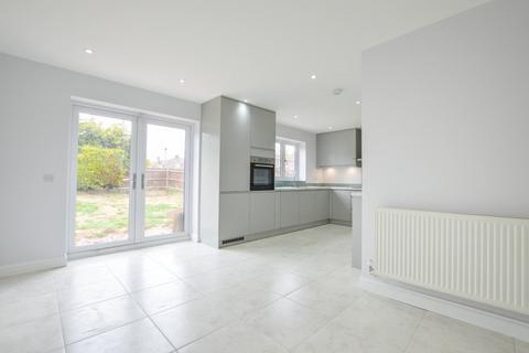 2 bedroom detached house to rent, The Horseshoe, Godalming, Surrey, GU7