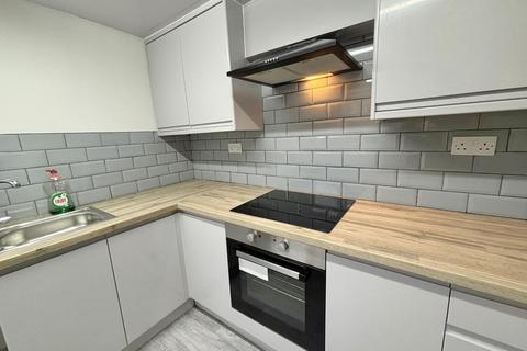 5 bedroom terraced house to rent, Higher Dean Street, Manchester M26